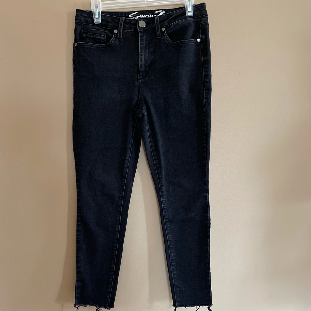 Seven7 Black ankle length jeans. Size 8